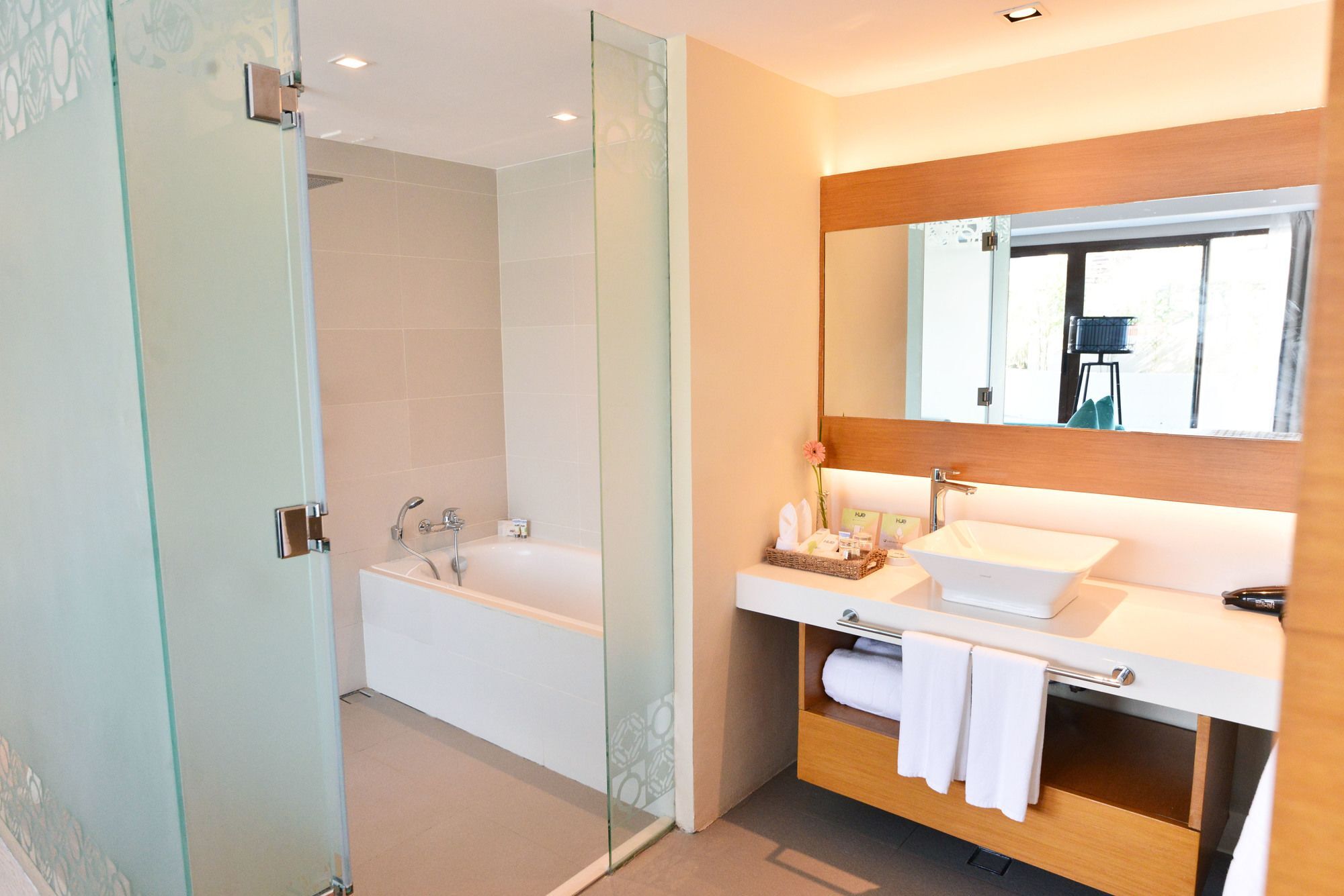 ฮิว โฮเทล แอนด์ รีสอร์ต โบราเคย์ เมเนจ บาย เอชไอไอ Hotel Manoc-Manoc ภายนอก รูปภาพ